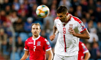 Euro 2020: Sérvia vence Luxemburgo com bis de Mitrovic - TVI