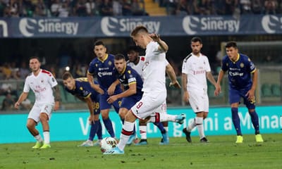 Milan marca após penálti sofrido por Rafael Leão, mas perde em Turim - TVI