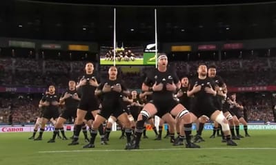VÍDEO: Nova Zelândia e Inglaterra nas meias do Mundial de Râguebi - TVI
