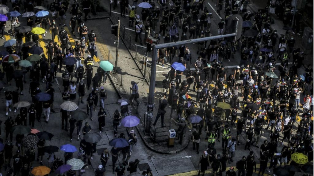 Protestos sobem de tom em Hong Kong no Dia Nacional da China