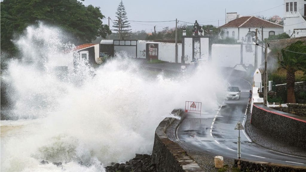Efeitos do furacão Lorenzo nos Açores