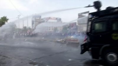 Polícia dispara munição real para dispersar manifestantes no Iraque - TVI