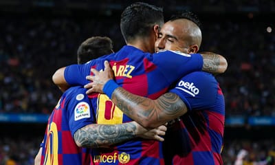 VÍDEO: livre direto e em Camp Nou lê-se 'Dios Messi' - TVI