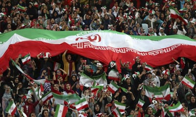 Irão goleia 14-0 com bis de Taremi e mulheres na bancada 40 anos depois - TVI