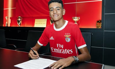 Benfica: contrato de formação para médio que passou pelo Sporting - TVI