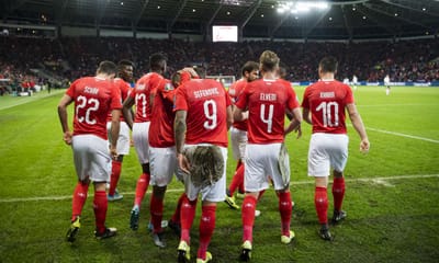 Benfica: Seferovic lesiona-se no aquecimento e falha jogo da Suíça - TVI