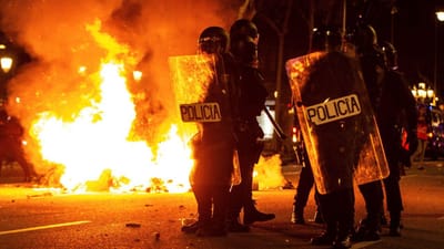 Catalunha a ferro e fogo: polícia carregou sobre os manifestantes, governo diz que violência é generalizada e coordenada - TVI