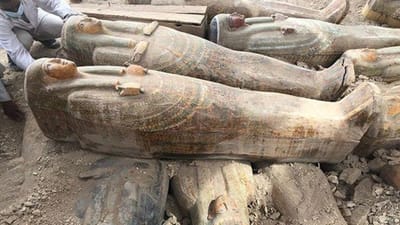 Arqueólogos encontram 20 sarcófagos em Luxor - TVI