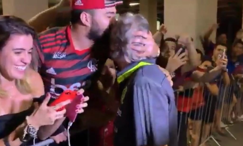 Adepto do Flamengo beija Jesus