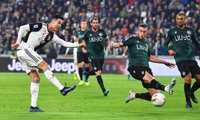 VÍDEO: Juventus vence Bolonha à tangente com golo de Ronaldo - TVI