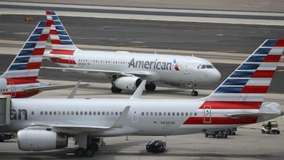 Boeing 737 MAX da American Airlines faz aterragem de emergência após problema mecânico - TVI