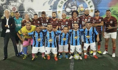 VÍDEO: Jesus comanda vitória dos sósias do Fla sobre anões do Grêmio - TVI