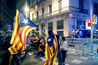 Violência em Barcelona deixa quatro agentes da polícia e quatro manifestantes feridos - TVI