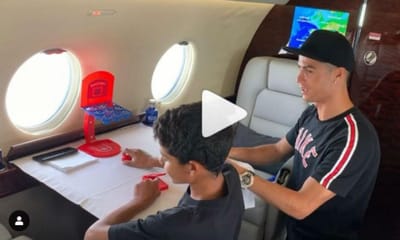MF Social: Ronaldo não perdoa, nem a jogar com filho no avião - TVI