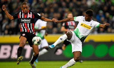 Alemanha: Borussia Monchengladbach bate Frankfurt e lidera isolado - TVI