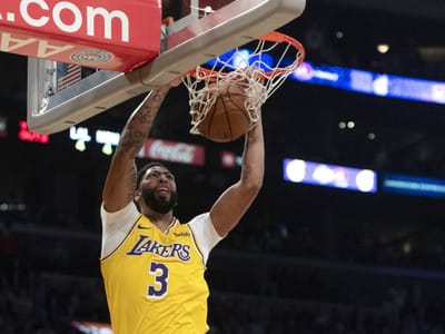 VÍDEO: Davis e Giannis levam Lakers e Bucks a recuperarem nos play-offs - TVI