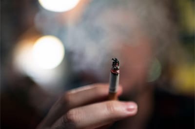 Covid-19: Governo não pondera, para já, proibir fumar ao ar livre - TVI