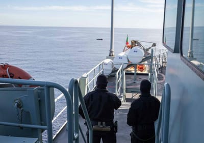 Resgatado tripulante de navio ao largo dos Açores - TVI