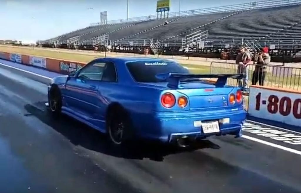 Nissan Skyline GT-R em drag race (reprodução YouTube)
