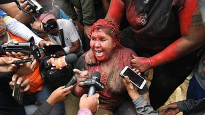 Autarca agredida e arrastada por apoiantes da oposição - TVI