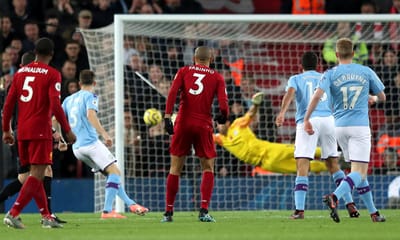 Bernardo marca na derrota do Man City com o Liverpool - TVI