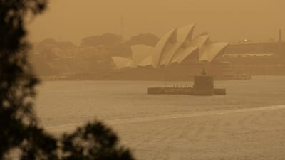 Dezenas de incêndios aproximam-se de Sydney - TVI
