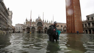 Veneza acorda com as maiores inundações dos últimos 50 anos - TVI