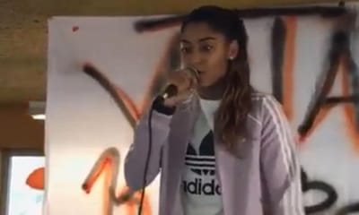 VÍDEO: jogadora do Benfica também encanta com a voz - TVI