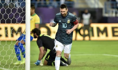 VÍDEO: Argentina de Acuña bate Brasil com golo de Messi - TVI