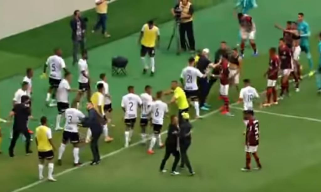 Pancadaria entre os sub-20 do Flamengo e do Corinthians (Youtube)