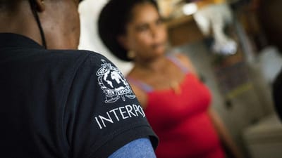 Interpol detém cerca de 600 pessoas acusadas de fraudes através da internet - TVI
