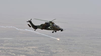 Dois mortos na queda de helicóptero militar em França - TVI