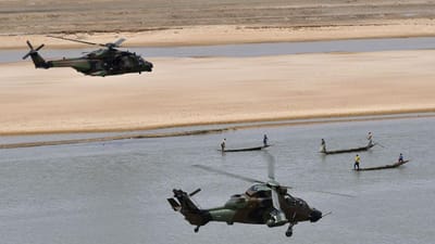 Treze soldados franceses morrem após colisão entre dois helicópteros - TVI