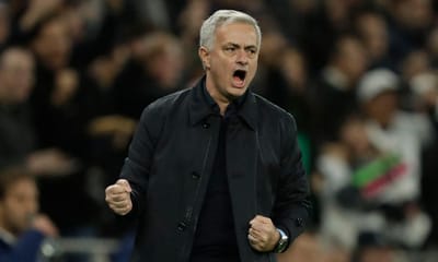 Liga Campeões: Mourinho vence após estar a perder por 2-0 e apura-se - TVI