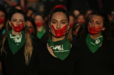 Mulheres são mais votadas no Chile, mas lei obriga-as a ceder lugares aos homens - TVI