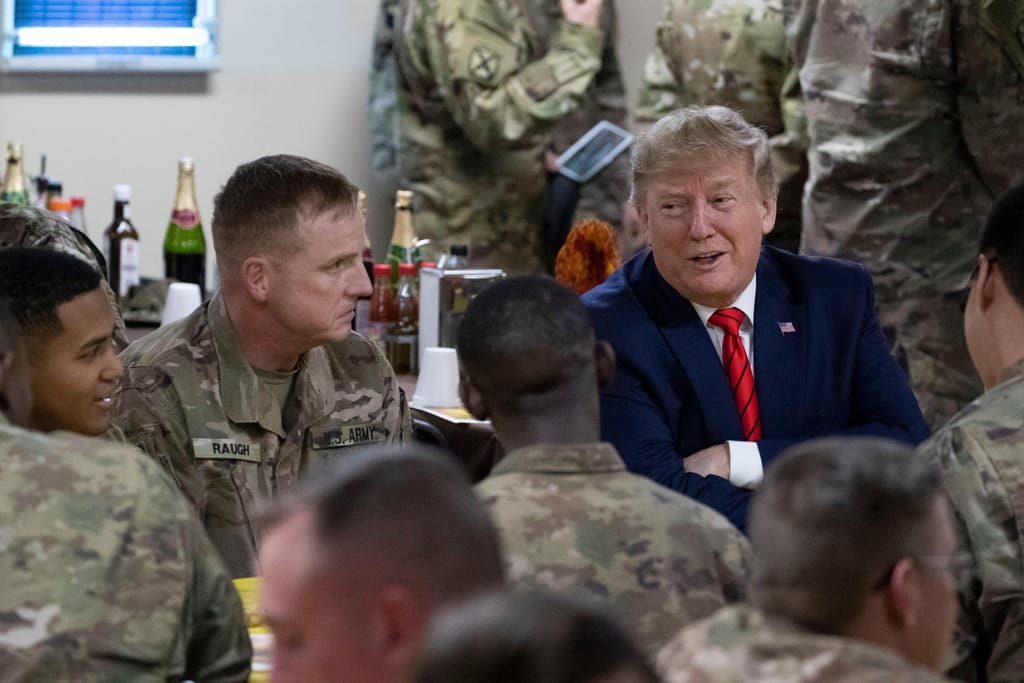 Trump com tropas no Afeganistão