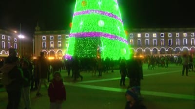 Lisboa entra em modo natalício com dois milhões e 350 mil lâmpadas - TVI