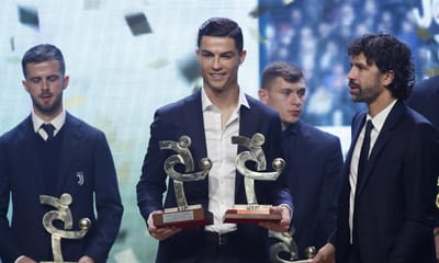 Cristiano Ronaldo vence prémio de melhor jogador da época em Itália - TVI