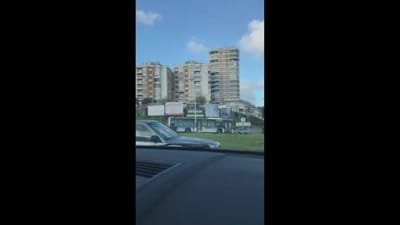 Autocarro da Rodoviária de Lisboa filmado a fazer rotunda em contramão - TVI
