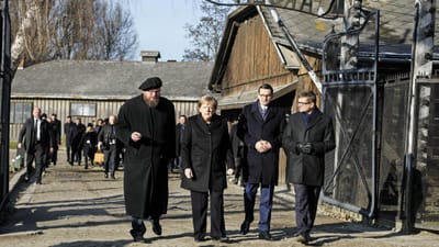 Merkel visita Auschwitz pela primeira vez num “sinal de reconciliação” - TVI