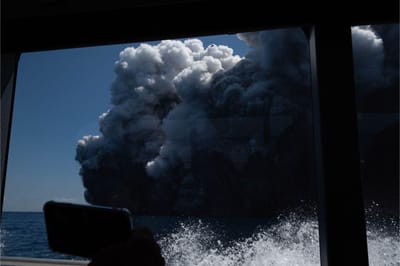 Nova Zelândia: mortes causadas pela erupção do vulcão vão ser investigadas - TVI
