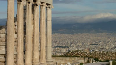 Covid-19: Grécia levanta limitações de movimento e reabre o turismo - TVI