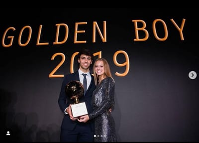 As fotos de João Félix com a namorada na gala da Golden Boy - TVI