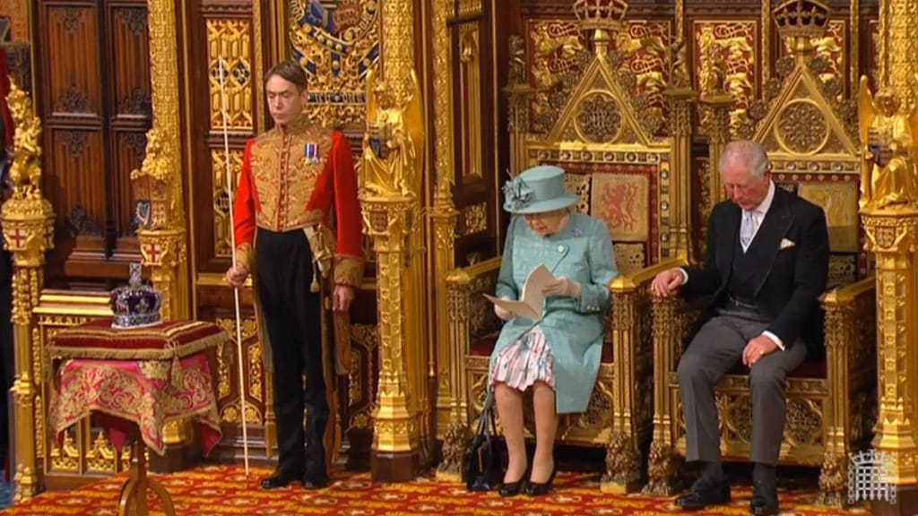 Rainha Isabel II discursou na abertura do parlamento britânico depois das legislativas