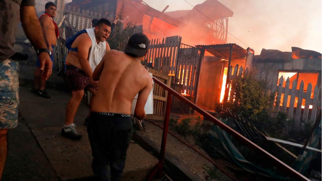 Incêndios destroem mais de 100 casas no Chile