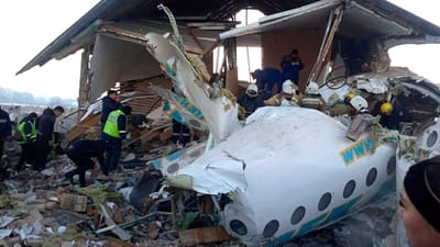 Pelo menos 12 mortos em queda de avião comercial - TVI