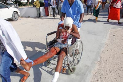 Explosão de carro-bomba na Somália faz mais de 90 mortos e dezenas de feridos - TVI