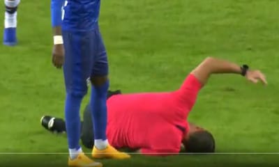 VÍDEO: jogador lesiona árbitro na Arábia Saudita - TVI
