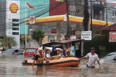 Pelo menos 16 mortos e 23 desaparecidos em inundações na Indonésia - TVI