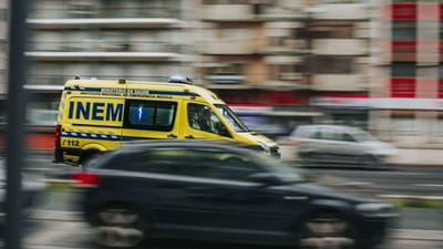 Acidente com tuk-tuk faz um morto e um ferido grave em Lisboa - TVI